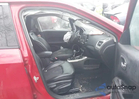 2018 Jeep Compass Latitude 4X4 z USA, uszkodzony, nr VIN 3C4NJDBB3JT191636